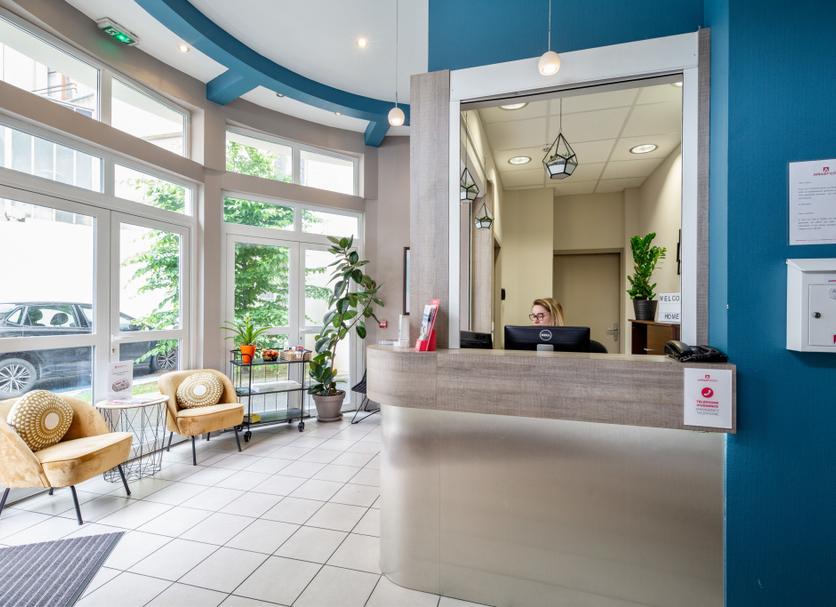Front desk Photo