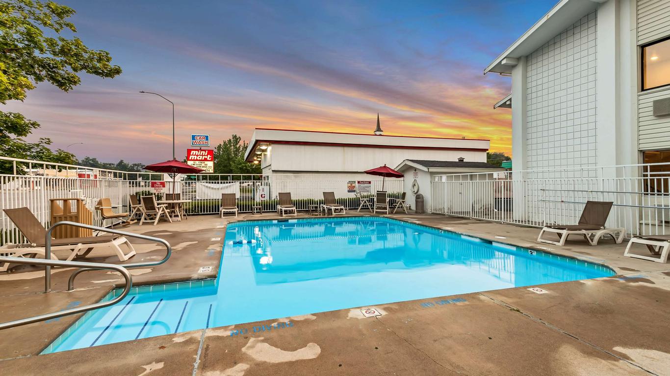Motel 6 Ogden, UT- Downtown