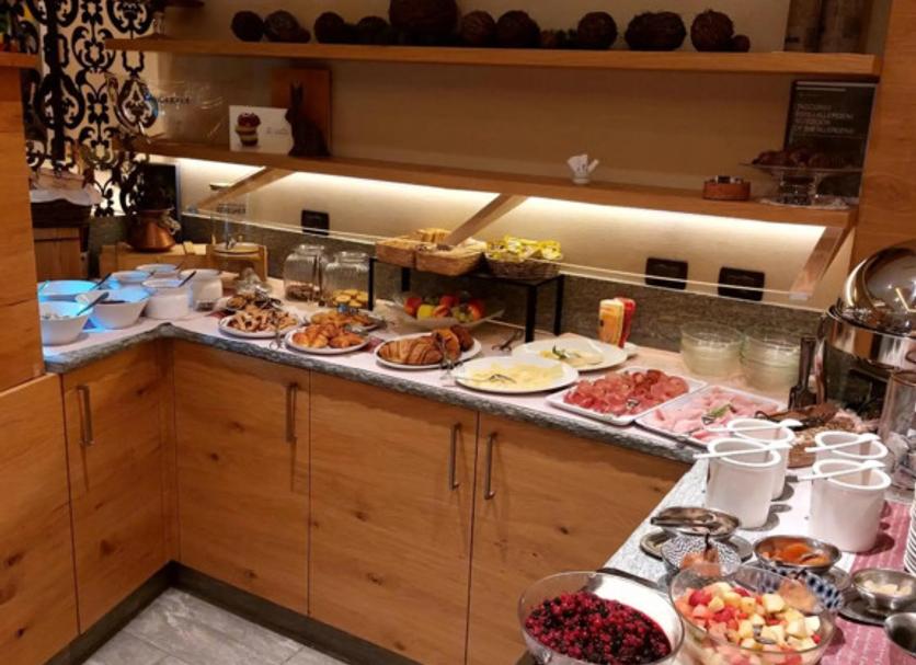 Buffet Photo