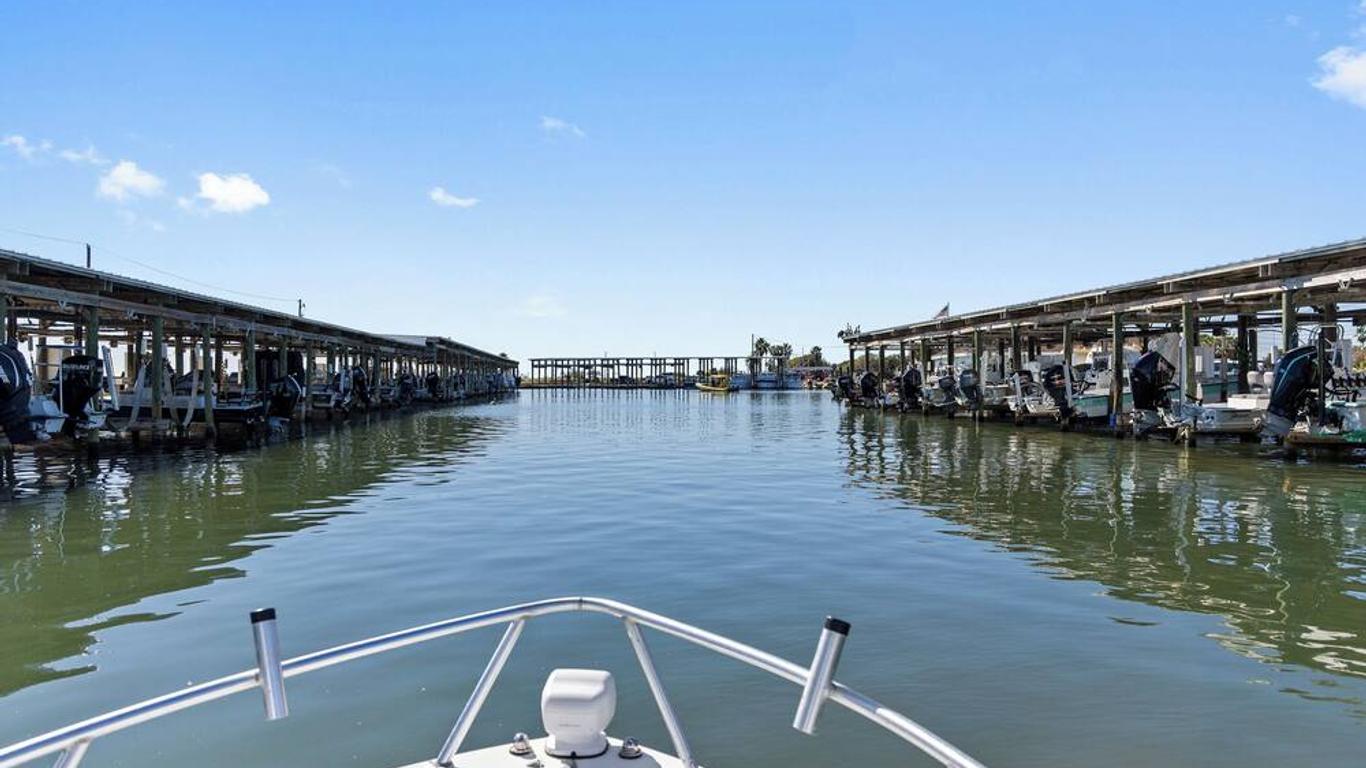 Bluff's Landing Marina and Lodge