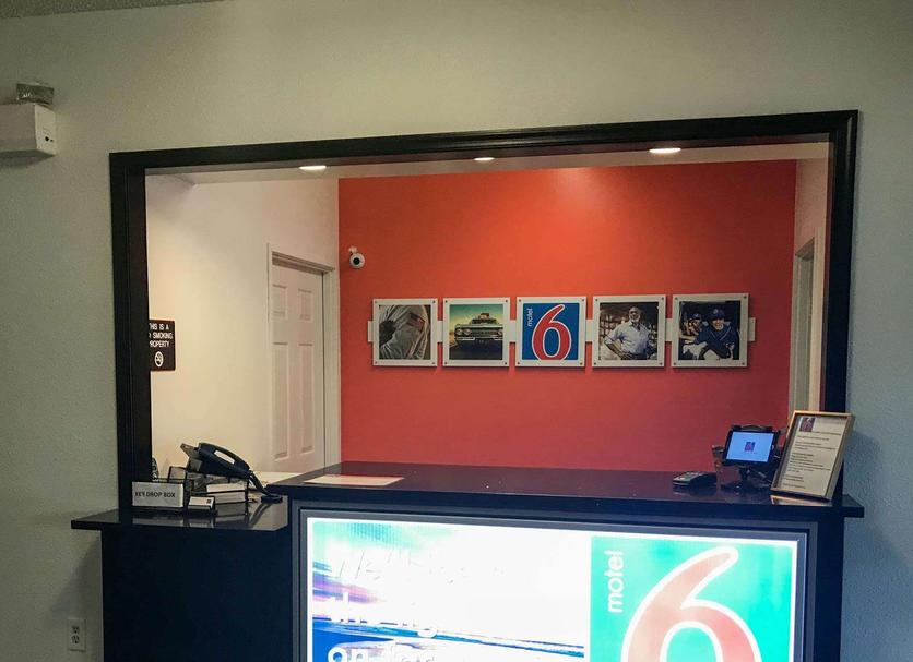 Front desk Photo