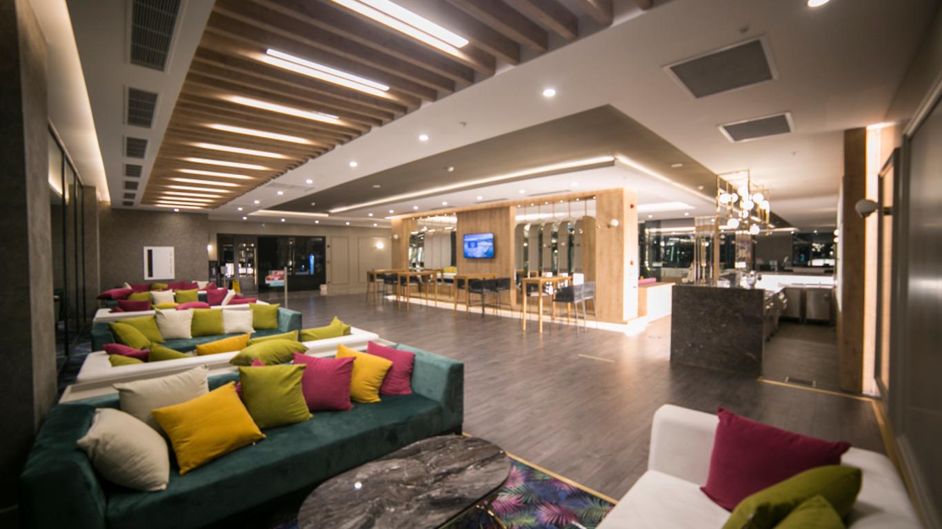 Sailor's Beach Club