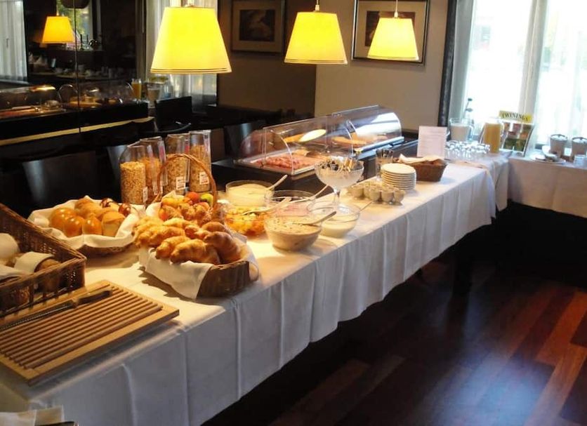 Buffet Photo