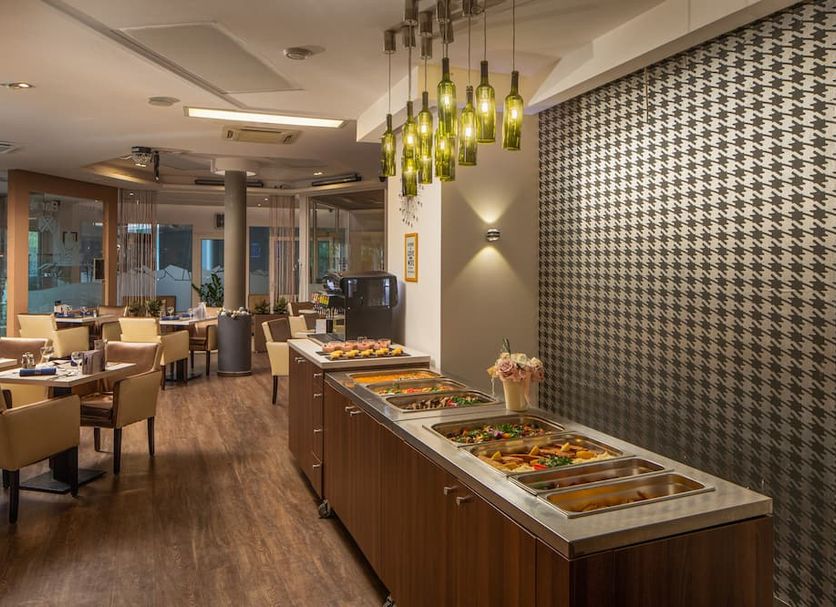 Buffet Photo