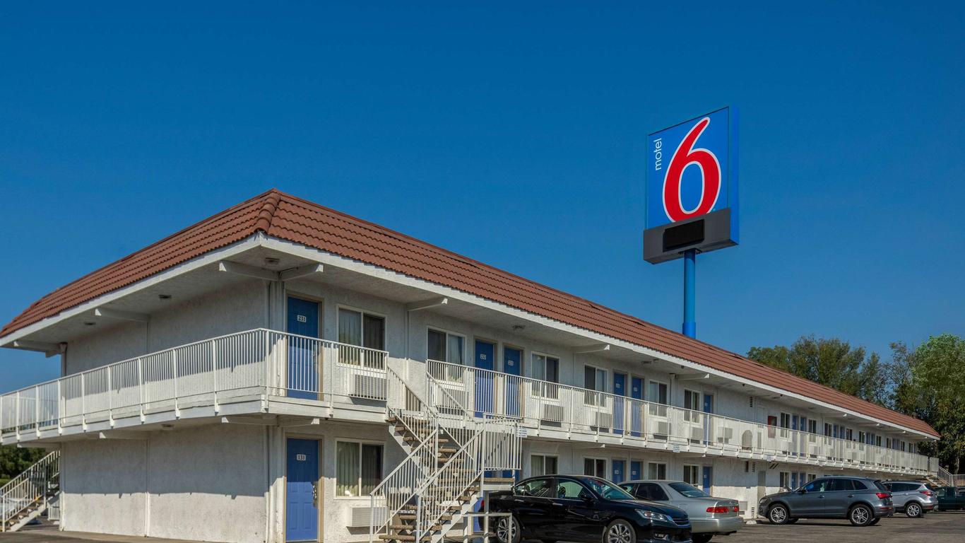 Motel 6 Los Angeles-Van Nuys North Hills