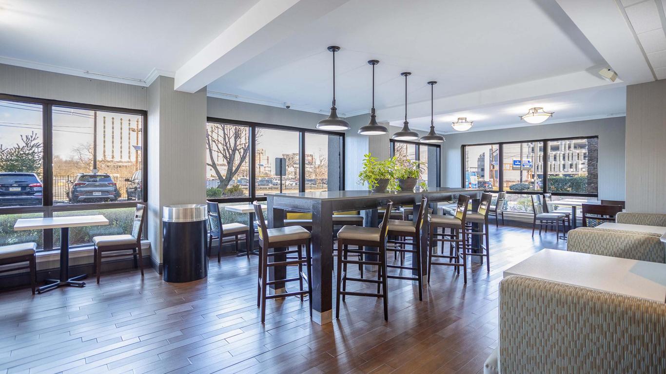 Holiday Inn Express Newark Airport – Elizabeth