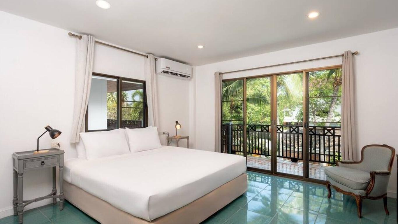 Dolphin Bay Resort