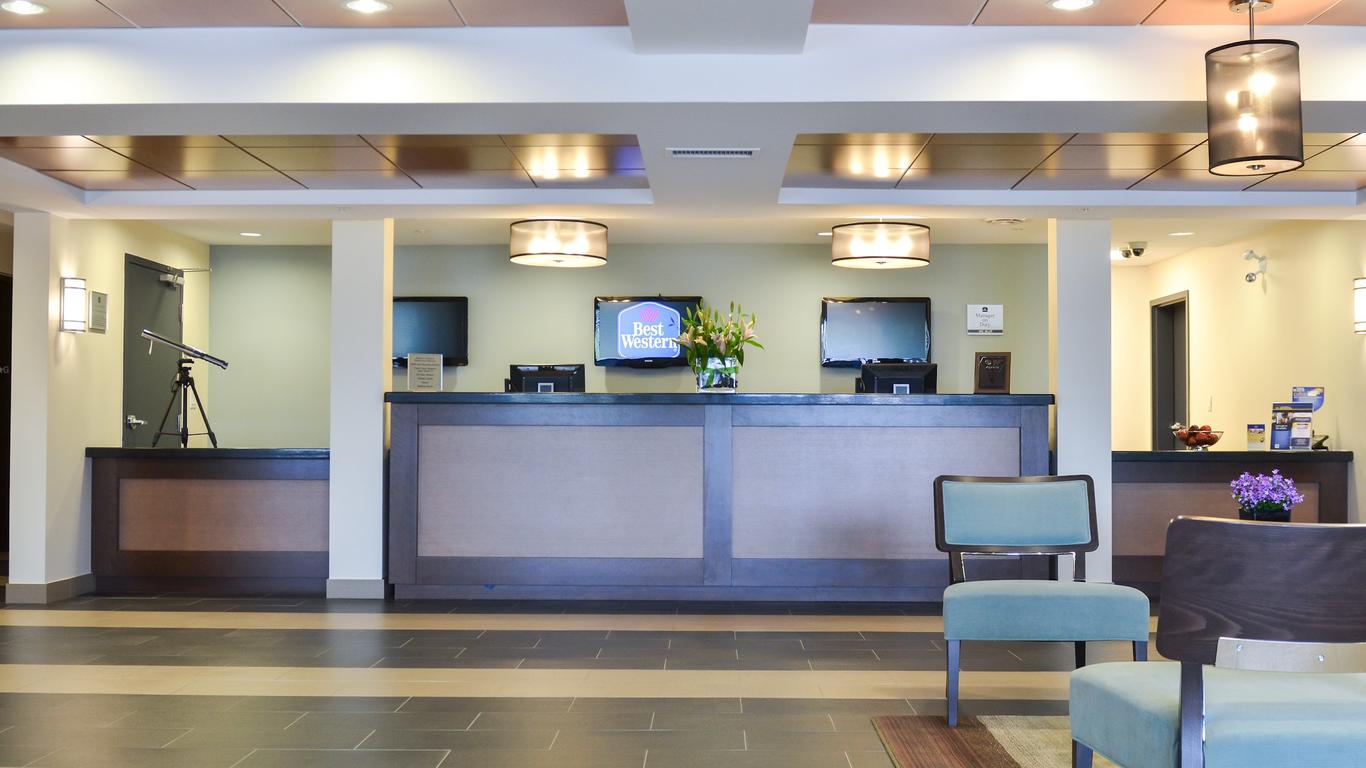 Best Western Thompson Hotel & Suites