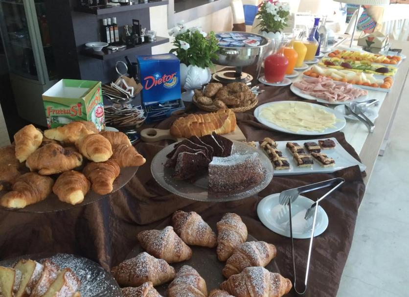 Buffet Photo