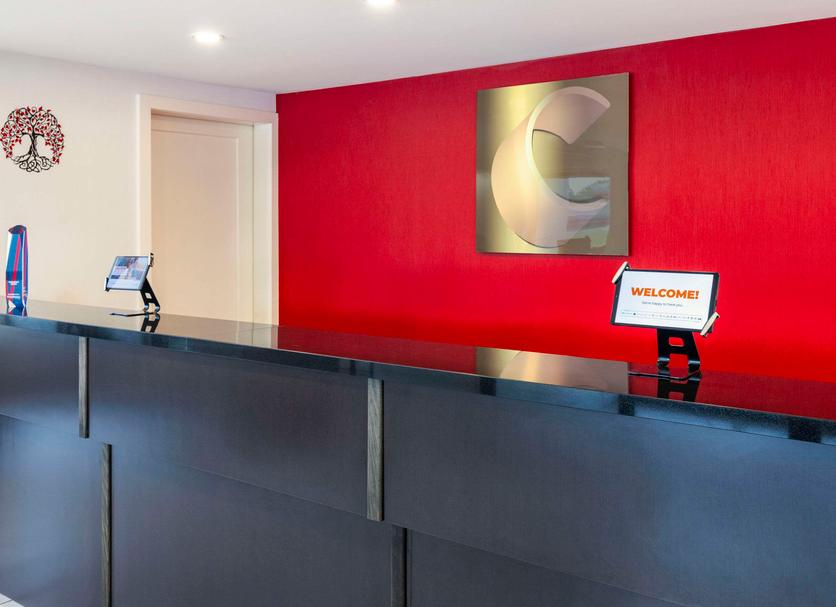 Front desk Photo