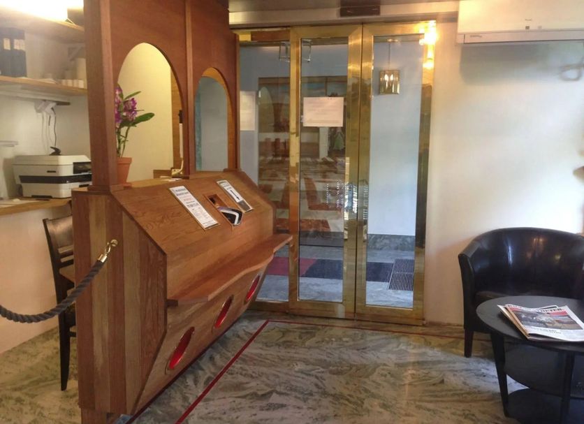 Front desk Photo