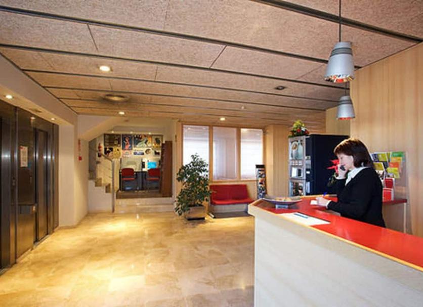 Front desk Photo