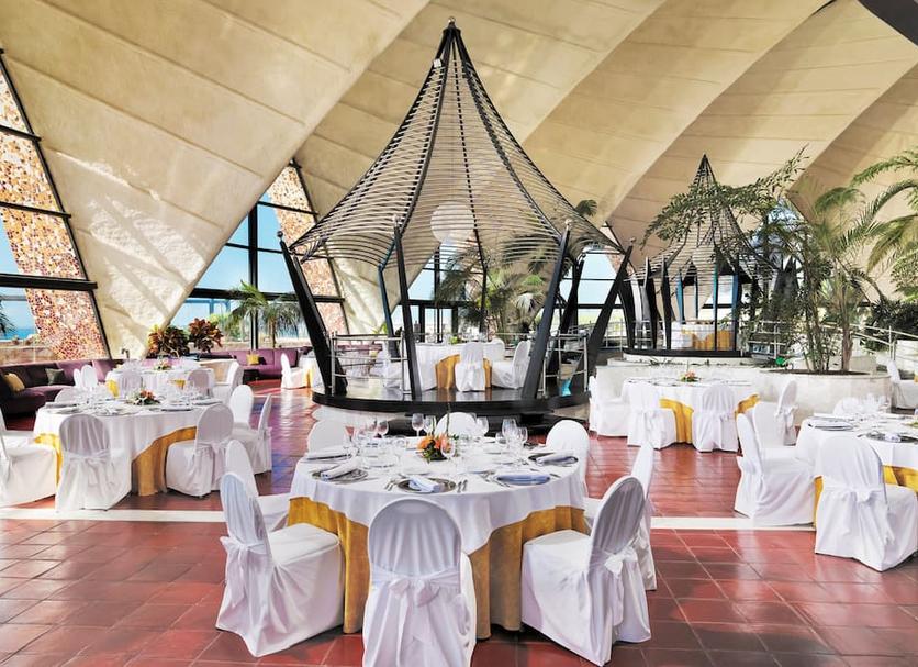 Banquet hall Photo