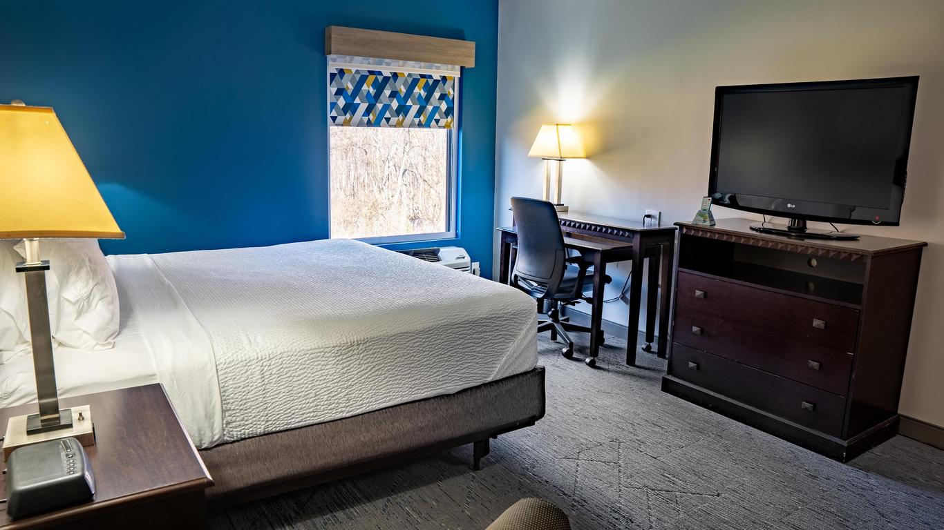 Holiday Inn Express Hotel & Suites Carneys Point, An IHG Hotel