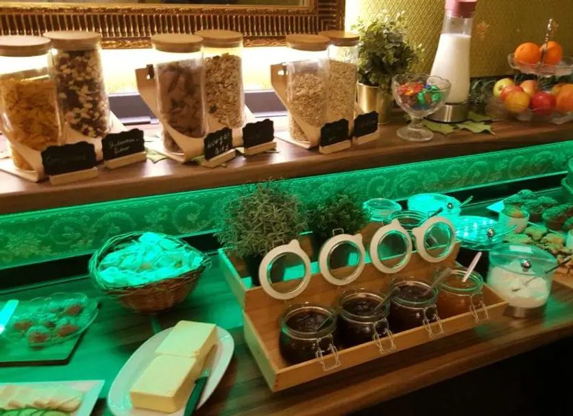 Buffet Photo