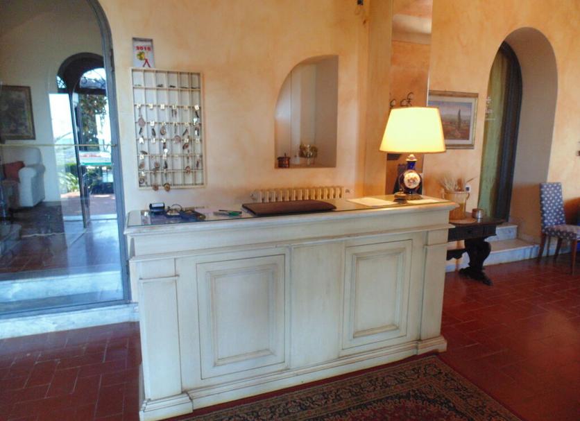 Front desk Photo