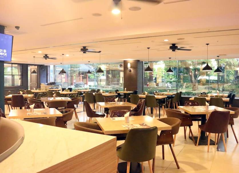 Restaurant Photo