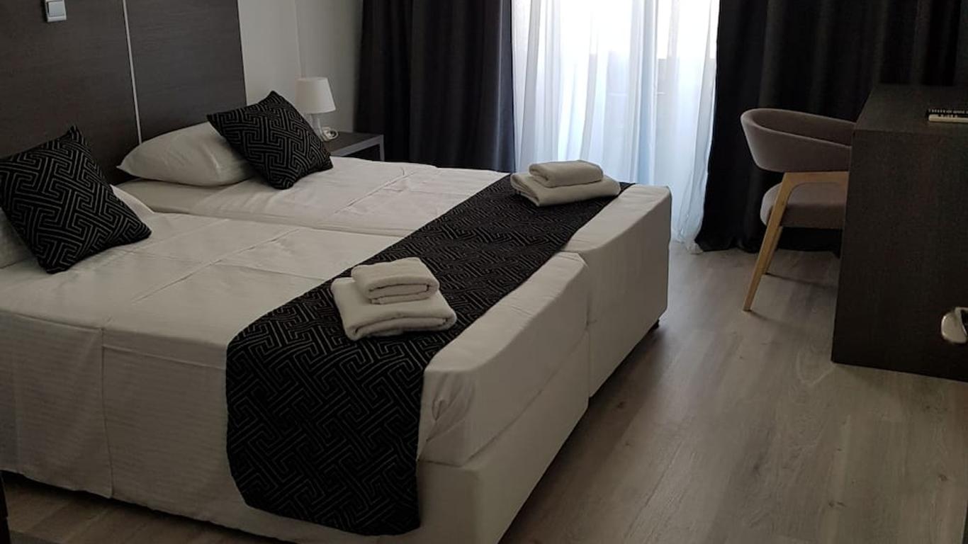 Les Palmiers Petrou Apartments
