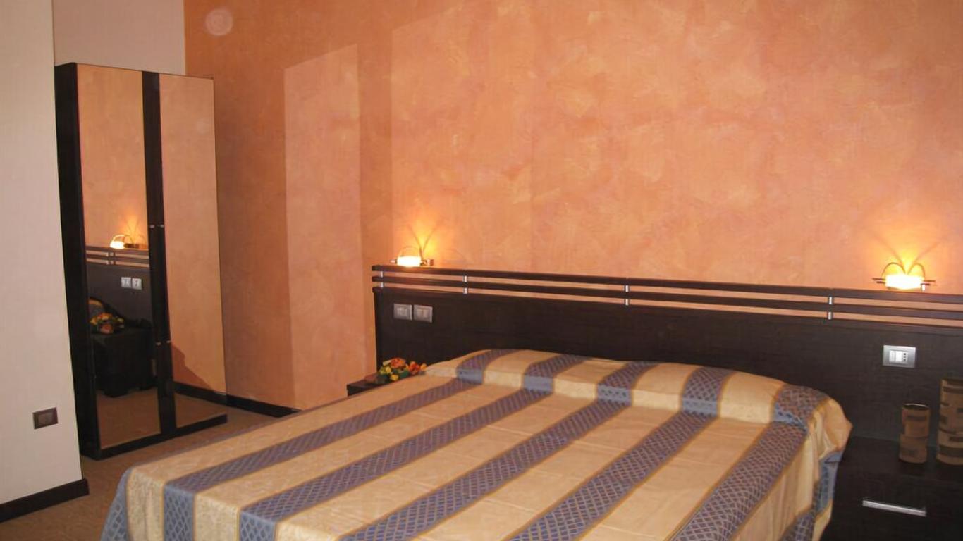 San Max Hotel