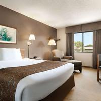 Super 8 by Wyndham Lincoln North