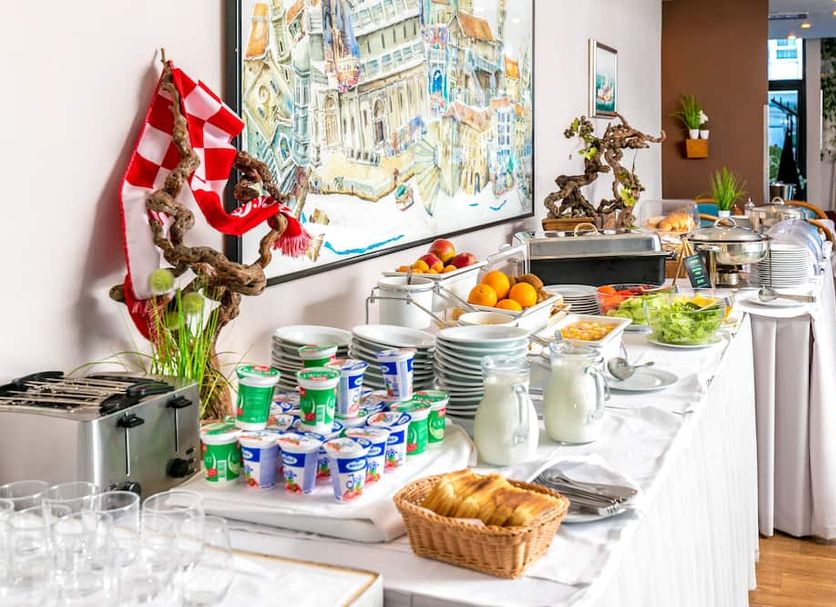 Buffet Photo