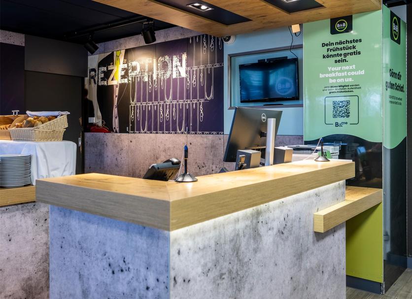Front desk Photo