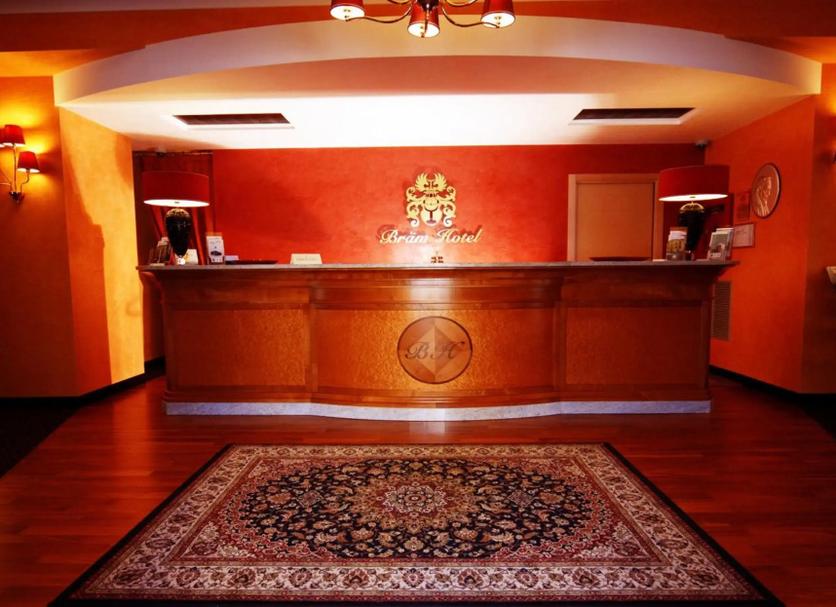 Front desk Photo