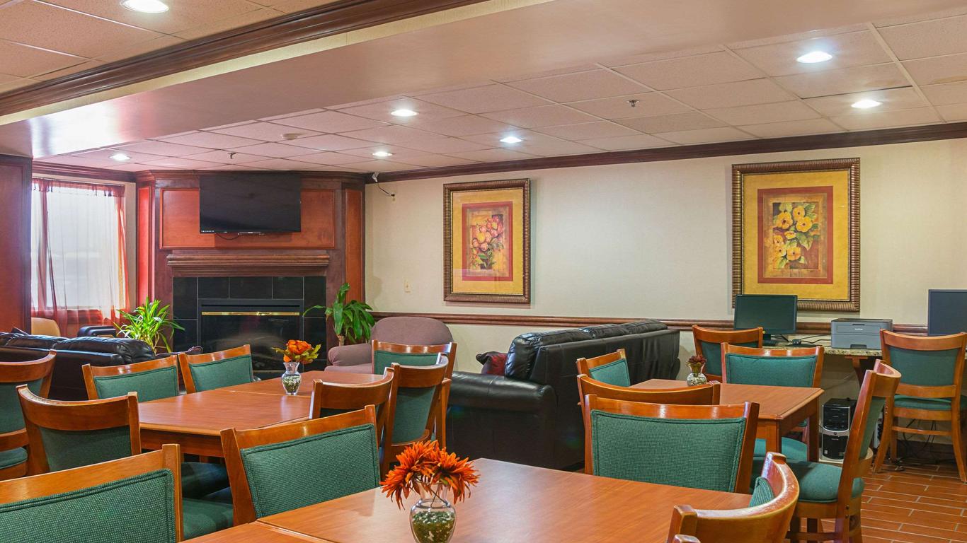 Quality Inn & Suites Detroit Metro Airport