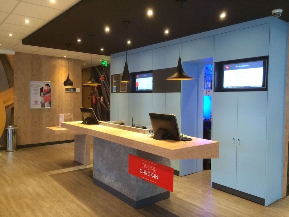 Front desk Photo