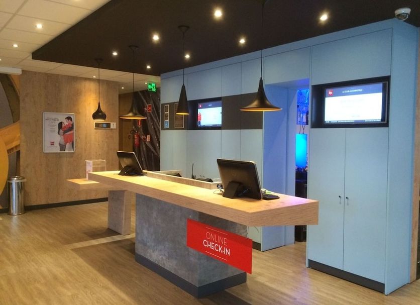 Front desk Photo