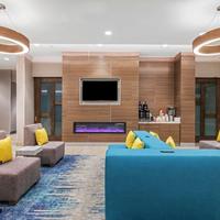 La Quinta Inn & Suites By Wyndham Kansas City Beacon Hill