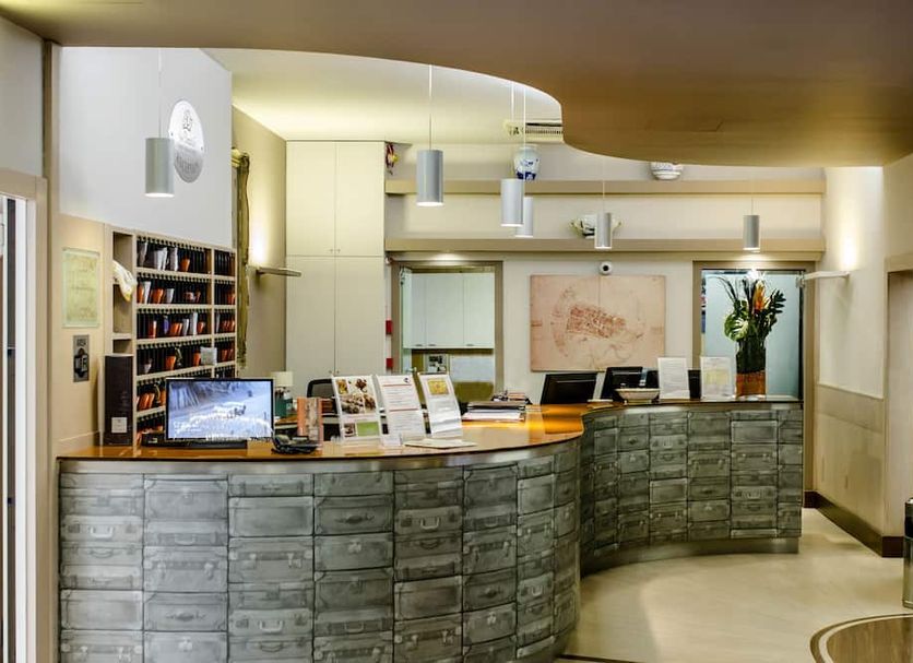 Front desk Photo