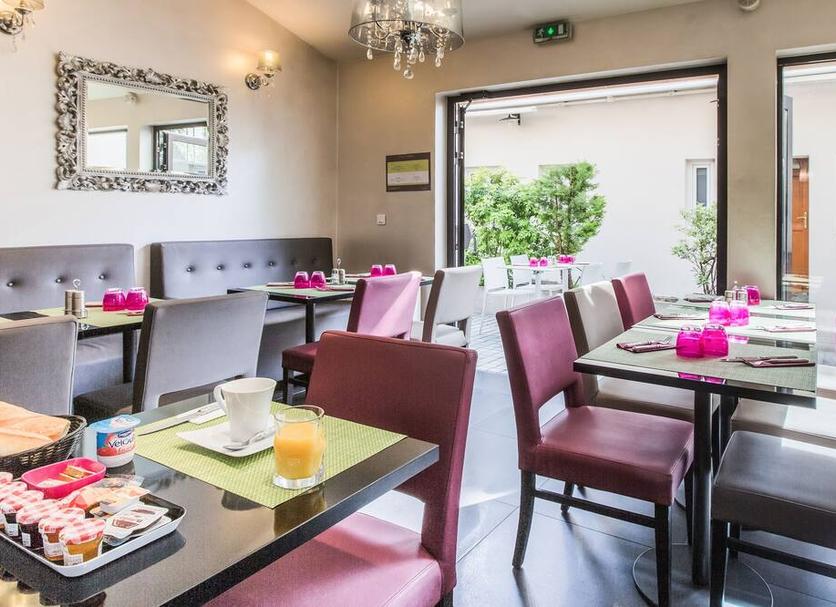 Restaurant Photo