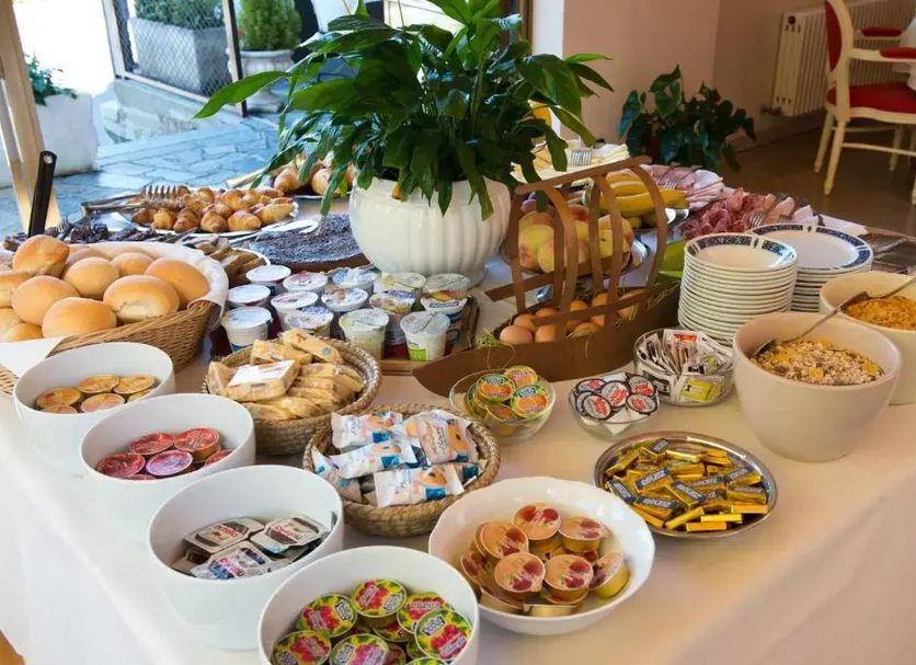 Buffet Photo