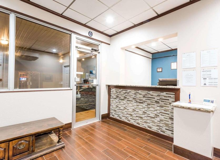 Front desk Photo