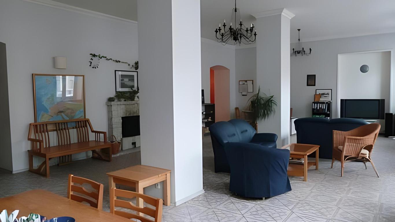 Randhouse Morskaya B&B