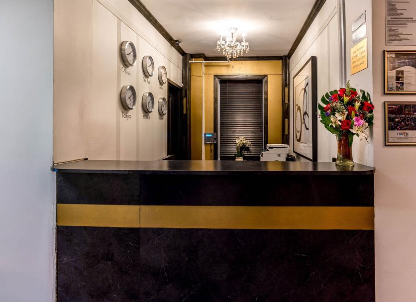 Front desk Photo